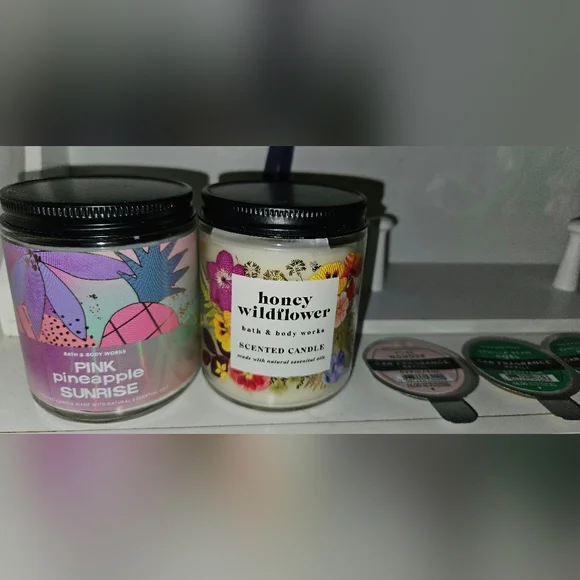 Bath & Body Works 2 Candles And 5 Car Fragrance Refills *NEW* - Picture 2 of 3